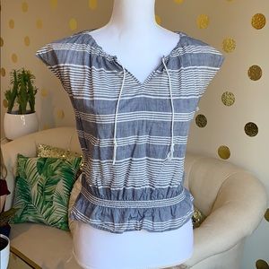Like new chambray cap sleeve top